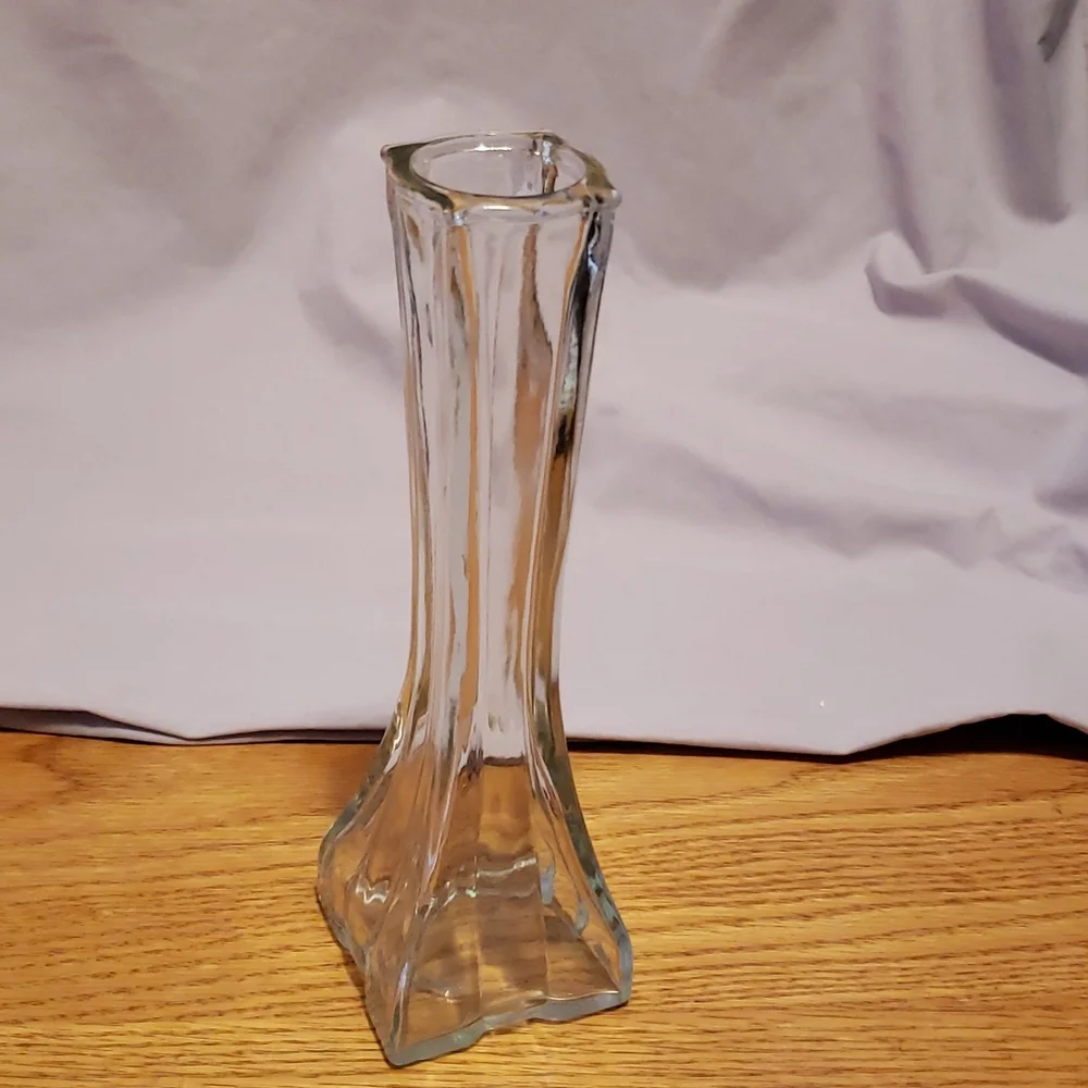Glass corner edge vase